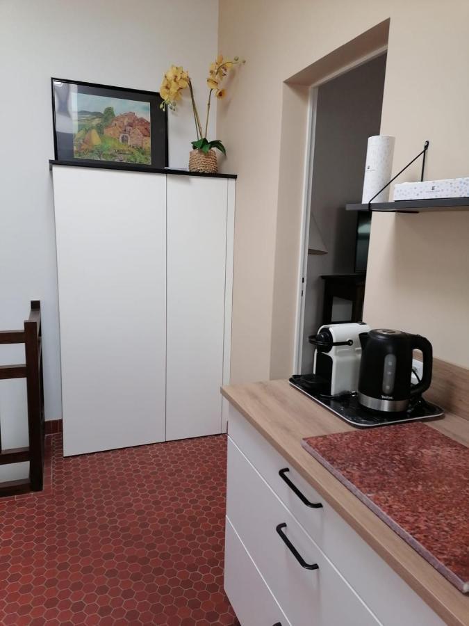 Lou Mas Suzoun Apartment Ucel Bagian luar foto