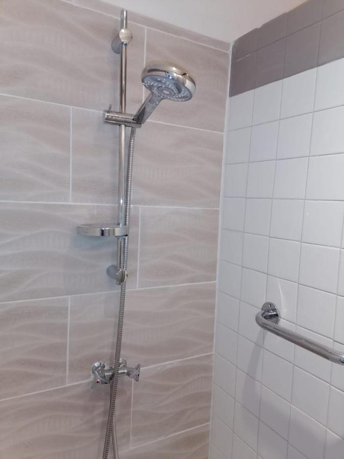 Lou Mas Suzoun Apartment Ucel Bagian luar foto